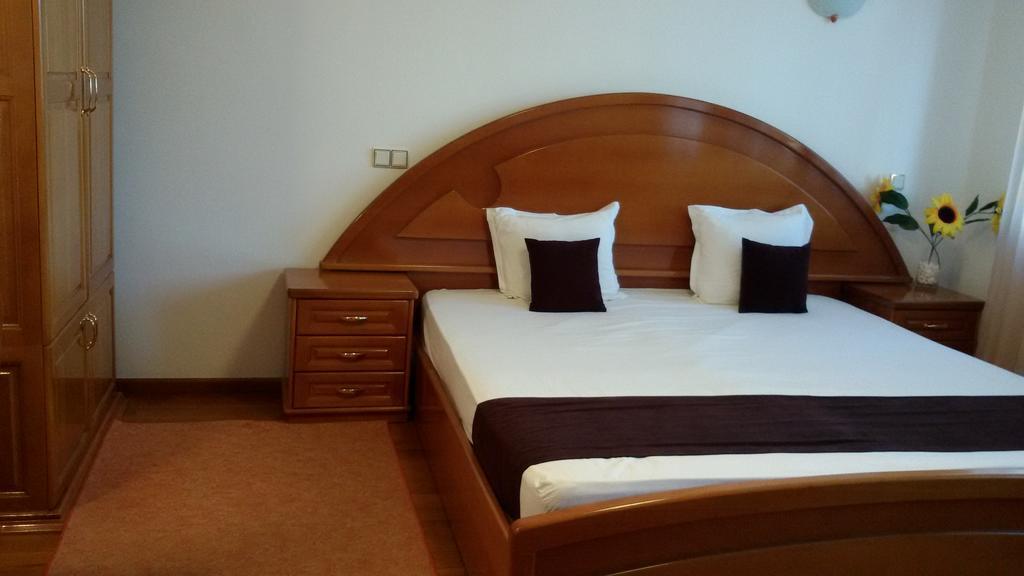 Family Hotel Elegance Arbanassi Exterior foto