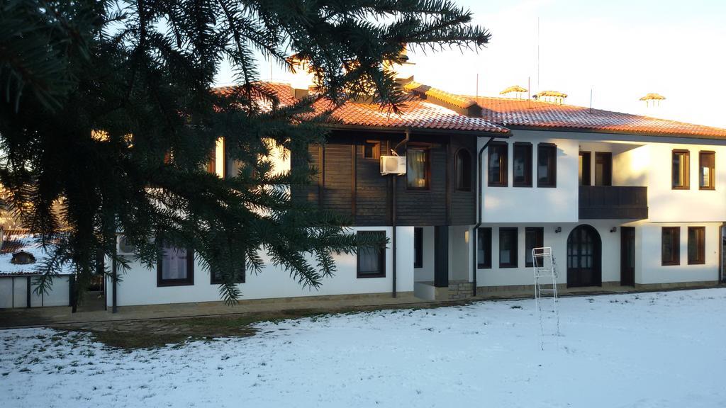 Family Hotel Elegance Arbanassi Exterior foto