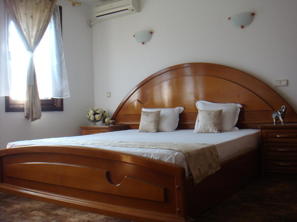 Family Hotel Elegance Arbanassi Zimmer foto