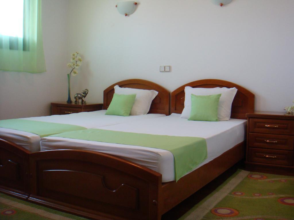 Family Hotel Elegance Arbanassi Zimmer foto