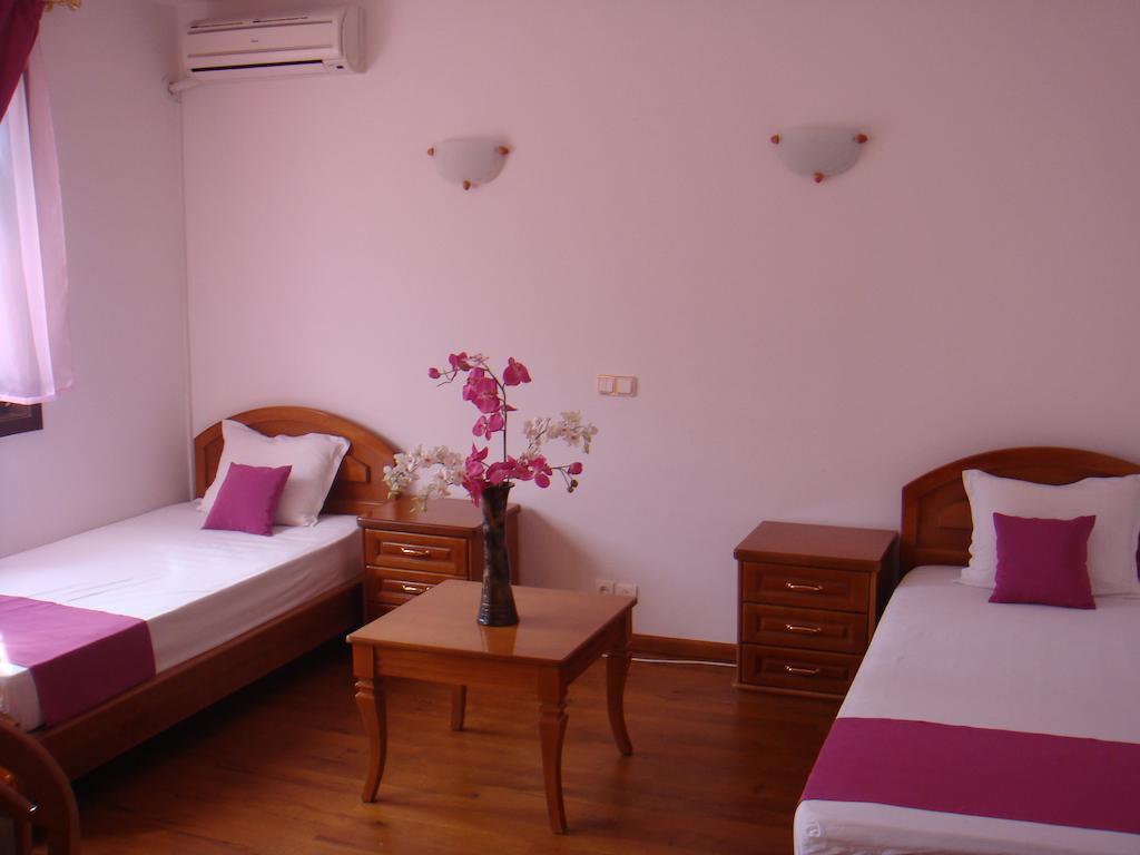 Family Hotel Elegance Arbanassi Zimmer foto
